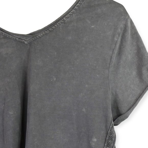 Demoracy Blouse M Womens Gray Distressed Sharkbite Hem Cotton Blend Short Sleeve - Picture 11 of 11